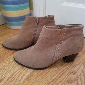 Vionic Georgia ankle boots